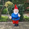 Hans Hark, een super grote tuinkabouter van 92cm hoog! Blauw voorkant