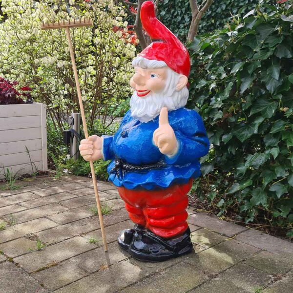 Hans Hark, een super grote tuinkabouter van 92cm hoog! Blauw