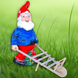 Karel Kruiwagen, met blauw jasje. Grote tuinkabouter van 96cm met kruiwagen voor bijvoorbeeld een plantenbak