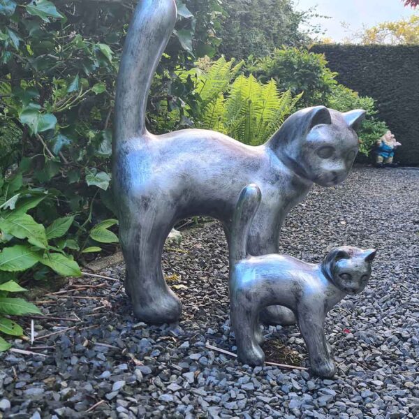 Kato in antiek zilver samen met Kitty