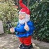 Lambert Lamp, een super grote tuinkabouter van 92cm hoog! Blauw