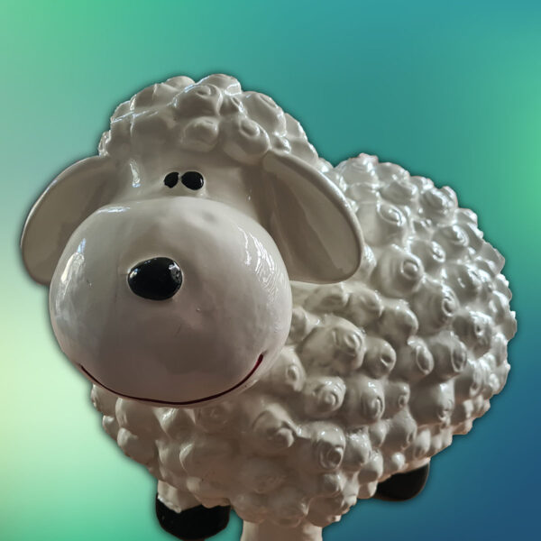 Tuinbeeld van Lammy het schaapje, ca. 30 cm hoog in wit - een super schattig schaapje met een vrolijke uitstraling, ideaal voor je gazon of balkon.