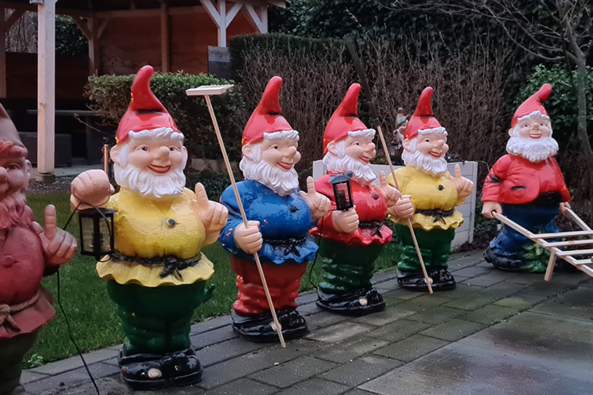 kabouterrij Rij met vrolijke kabouters van KaboutersEnzo