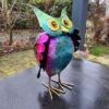 Grote kleurrijke uil van metaal