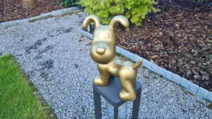 Snoopy vrolijk tuinbeeld met een hart van goud