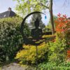 Zwarte metalen tuinsteker Buddha met kleurige blauwe hanger
