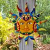 Vrolijke kleurrijke metalen zon wanddecoratie