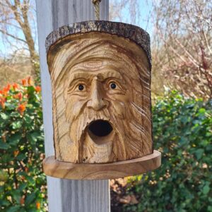 HOUTEN BOOMSTAM VOGELHUISJE MET GEZICHT
UITVERKOCHT