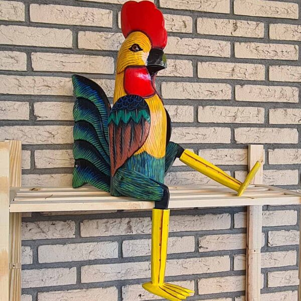 grote houten vrolijke bungelkip is een unieke blikvanger van meer dan 70 cm lang