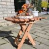 Dit houten inklaptafeltje in de vorm van een vis is een speelse en praktische toevoeging aan je interieur of tuin. Gemaakt van duurzaam suarhout en verkrijgbaar in aqua en naturel.