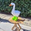 Deze Gekke Gans met groene regenlaarsjes is een vrolijke blikvanger van 65 cm hoog.
